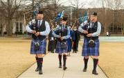 <a href='http://zzb.lefoudy.com'>最靠谱的网赌软件</a>'s commencement exercises are filled with inspiration and moments of joy as the bagpipers walk across the seal on Kaufman Mall. 图Chuck Thomas/ODU